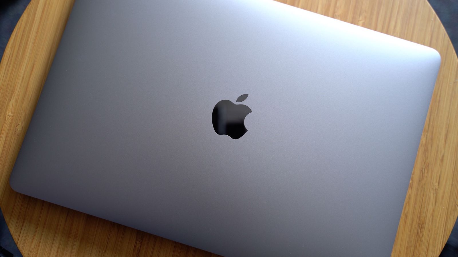 外媒上手新款MacBook Pro：没换设计略感失望