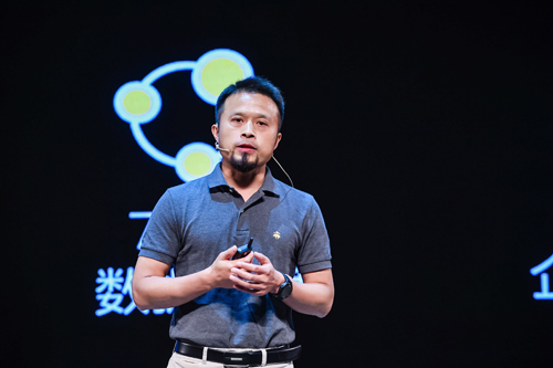 啟信寶CEO陳青山：AI+大數據，共創金融新生態
