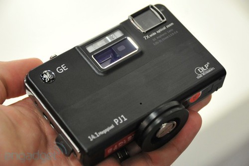 能拍720p视频 GE推出投影功能数码相机 