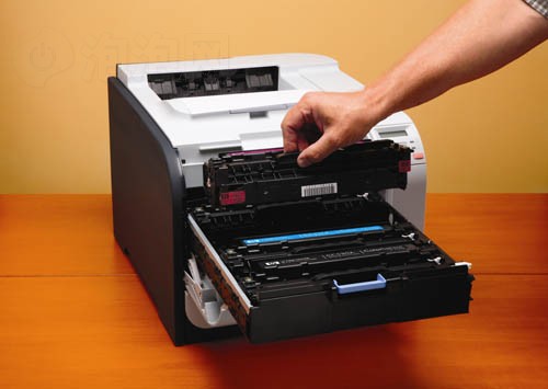 惠普Color LaserJet CP2025激光打印机 