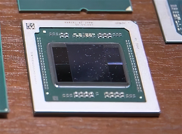 AMD展示的Navi 32样品